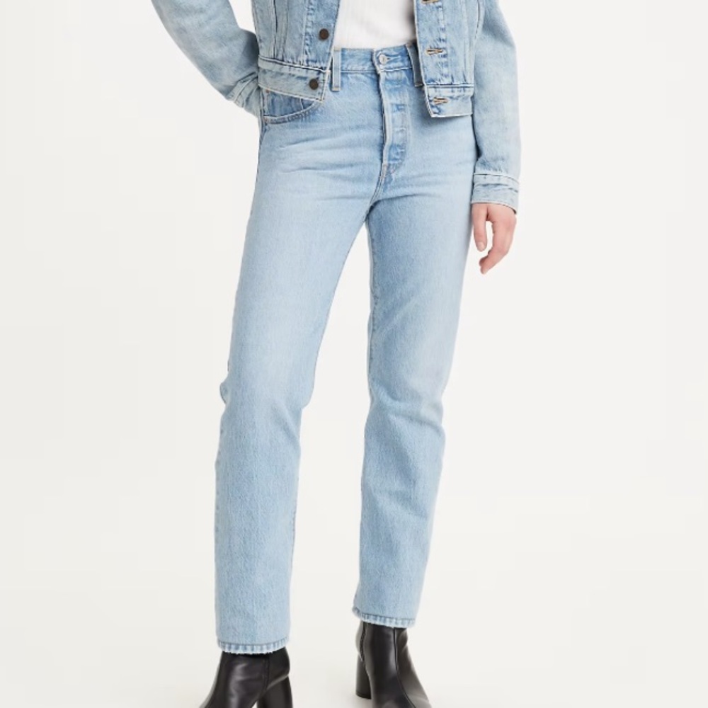 Levi's 501 Women's Light Wash Denim Straight Leg Jean Size 24 in Waist